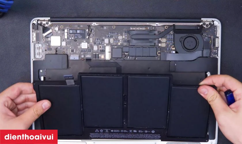 Thay pin Pisen ch&iacute;nh h&atilde;ng Macbook Pro M1 gi&aacute; tốt