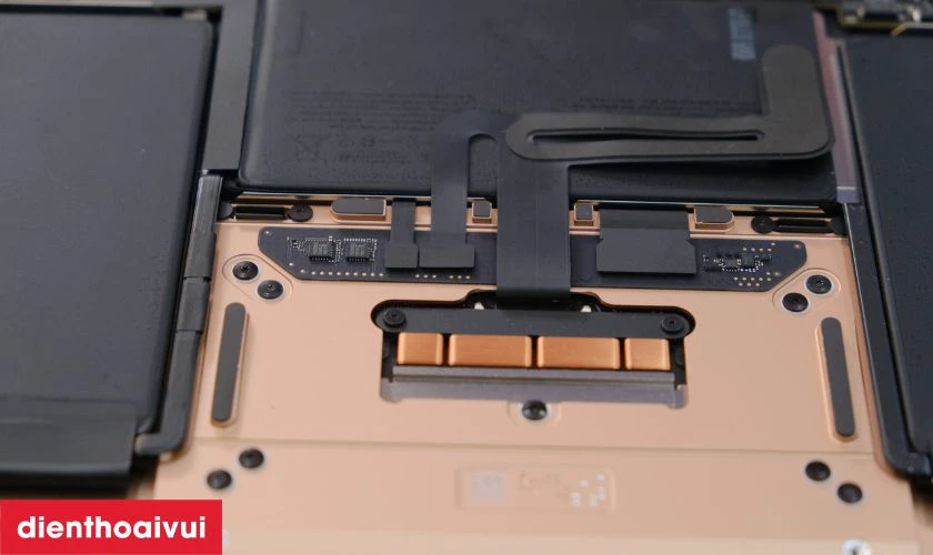 Thay pin Pisen ch&iacute;nh h&atilde;ng Macbook Pro M1 chất lượng