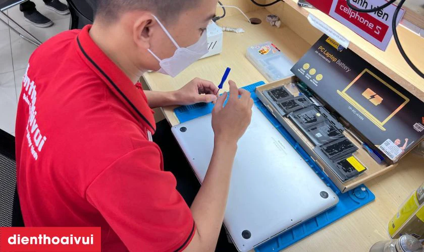Quy tr&igrave;nh thay pin Pisen ch&iacute;nh h&atilde;ng Macbook Pro M1