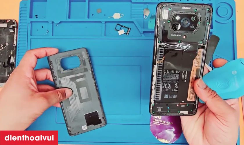 Quy tr&igrave;nh thay pin POCO F2 Pro chuy&ecirc;n nghiệp lấy liền tại Điện Thoại Vui