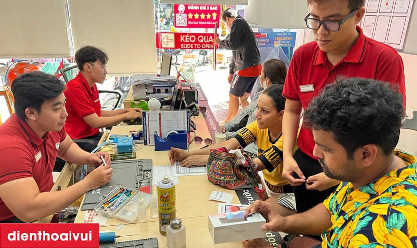 Địa chỉ thay pin POCO X4 GT ở đ&acirc;u uy t&iacute;n, lấy liền lại TPHCM v&agrave; H&agrave; Nội