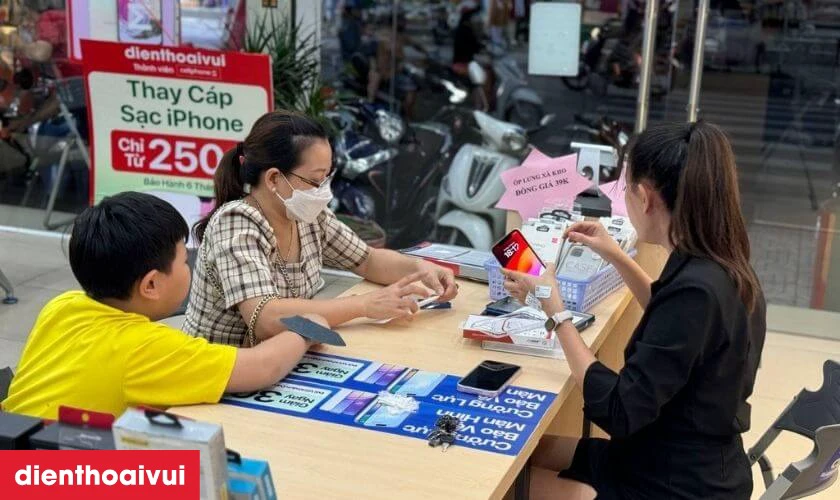 Điện Thoại Vui l&agrave; địa chỉ thay pin Samsung Galaxy A04E uy t&iacute;n, gi&aacute; tốt