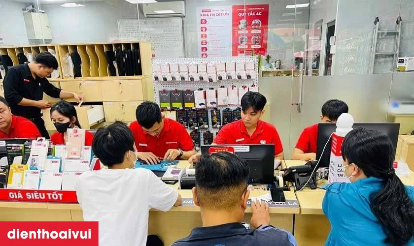 Dịch vụ thay pin Samsung A04E lấy liền tại Điện Thoại Vui được nhiều kh&aacute;ch h&agrave;ng lựa chọn