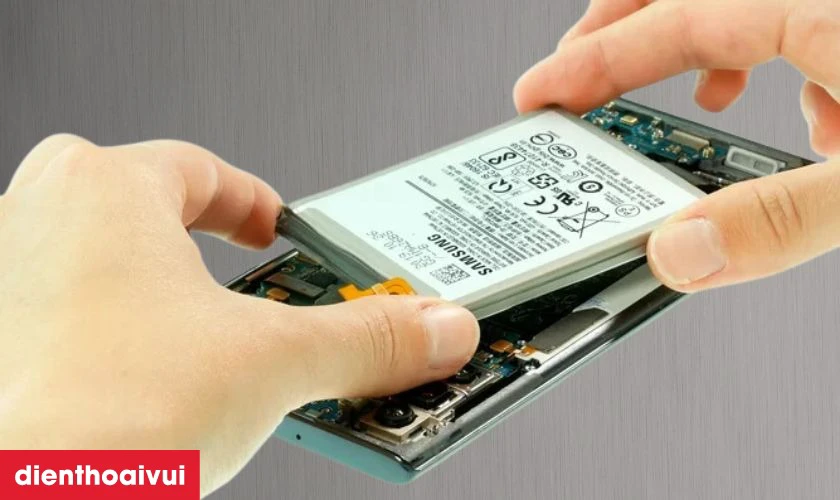 C&oacute; n&ecirc;n thay pin Samsung A20 ch&iacute;nh h&atilde;ng