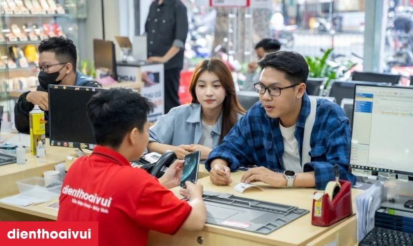 Quy tr&igrave;nh thay pin Samsung A31 ch&iacute;nh h&atilde;ng Deji chuy&ecirc;n nghiệp lấy liền tại Điện Thoại Vui