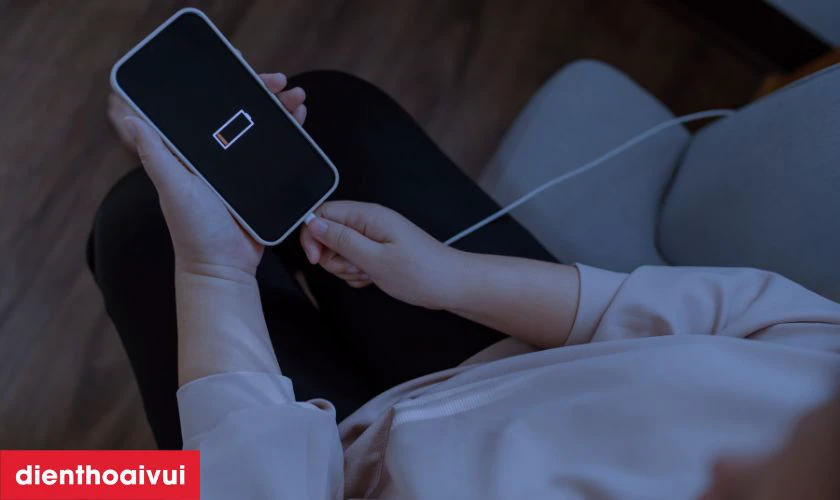 Qu&aacute; tr&igrave;nh sạc diễn ra trong suốt đ&ecirc;m l&agrave; nguy&ecirc;n nh&acirc;n l&agrave;m pin chai