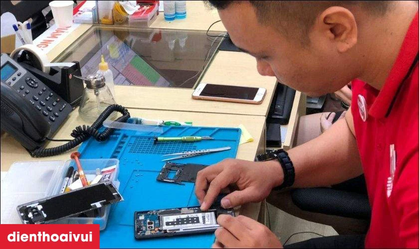 Quy tr&igrave;nh thay pin Samsung A34 chuy&ecirc;n nghiệp lấy liền tại Điện Thoại Vui