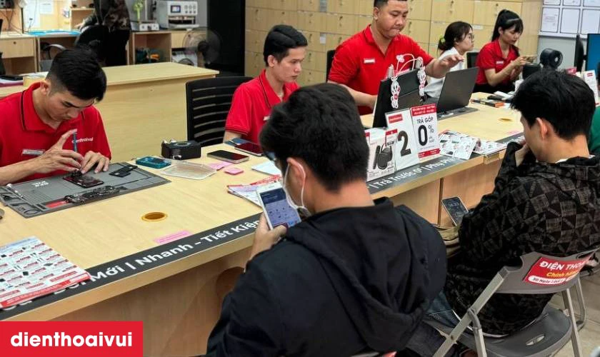 Dịch vụ thay pin Samsung A52 ch&iacute;nh h&atilde;ng Deji lấy liền tại Điện Thoại Vui