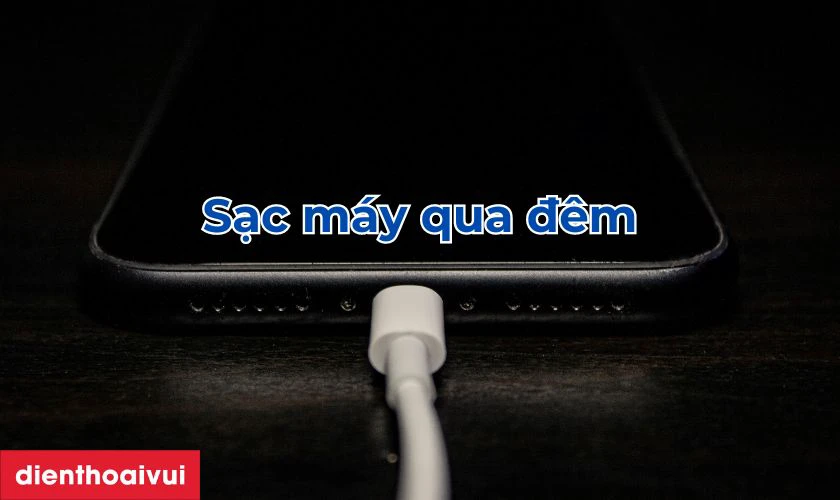 Sạc qua đ&ecirc;m l&agrave; nguy&ecirc;n nh&acirc;n l&agrave;m Samsung A83 nhanh chai
