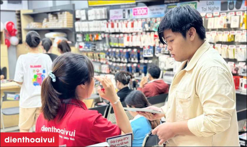 Quy tr&igrave;nh thay pin chuy&ecirc;n nghiệp lấy liền tại Điện Thoại Vui