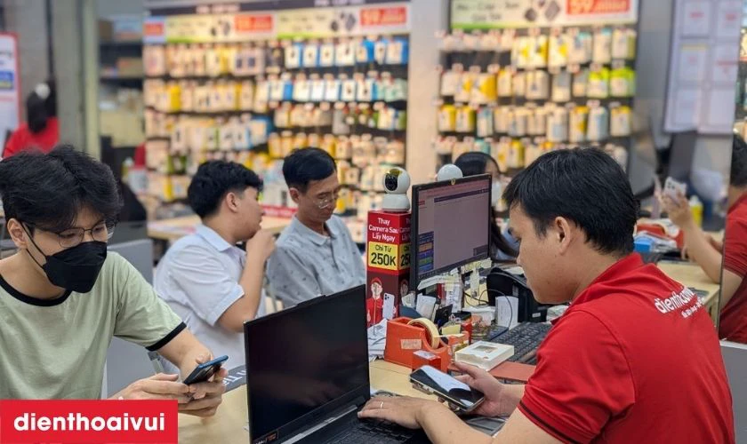 Quy tr&igrave;nh thay pin Samsung Galaxy A12 chuy&ecirc;n nghiệp lấy liền tại Điện Thoại Vui