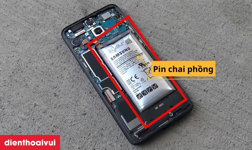 Pin chai phồng l&agrave; dấu hiệu cần thay pin mới cần lưu &yacute;