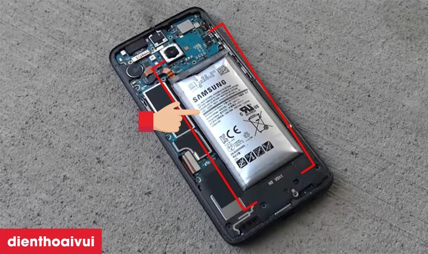 Chai phồng pin l&agrave; dấu hiệu cần thay pin mới c&agrave;ng sớm c&agrave;ng tốt