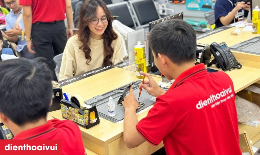 Quy tr&igrave;nh thay pin Samsung A15 chuy&ecirc;n nghiệp lấy liền tại Điện Thoại Vui
