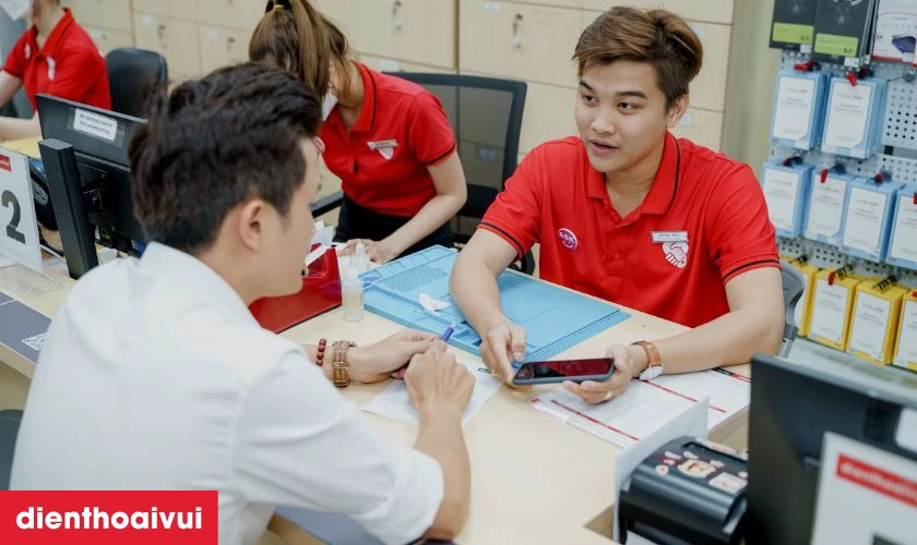 Quy tr&igrave;nh thay pin Samsung A24 chuy&ecirc;n nghiệp lấy liền tại Điện Thoại Vui