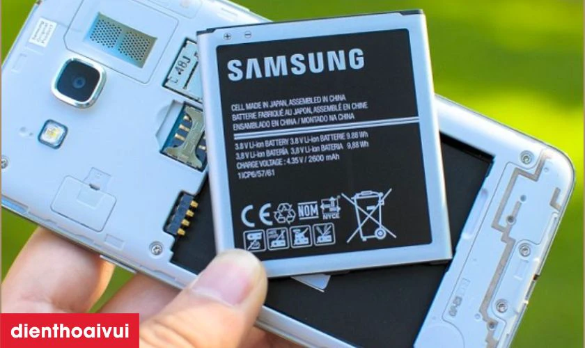 Nguy&ecirc;n nh&acirc;n pin Samsung Galaxy A53 bị chai ph&ograve;ng v&agrave; hư hỏng