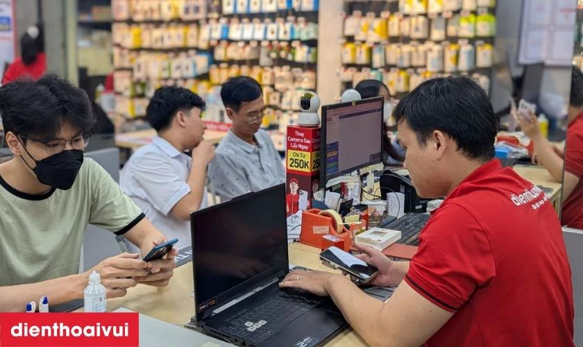 Dịch vụ thay linh kiện điện thoại lấy liền tại Điện Thoại Vui