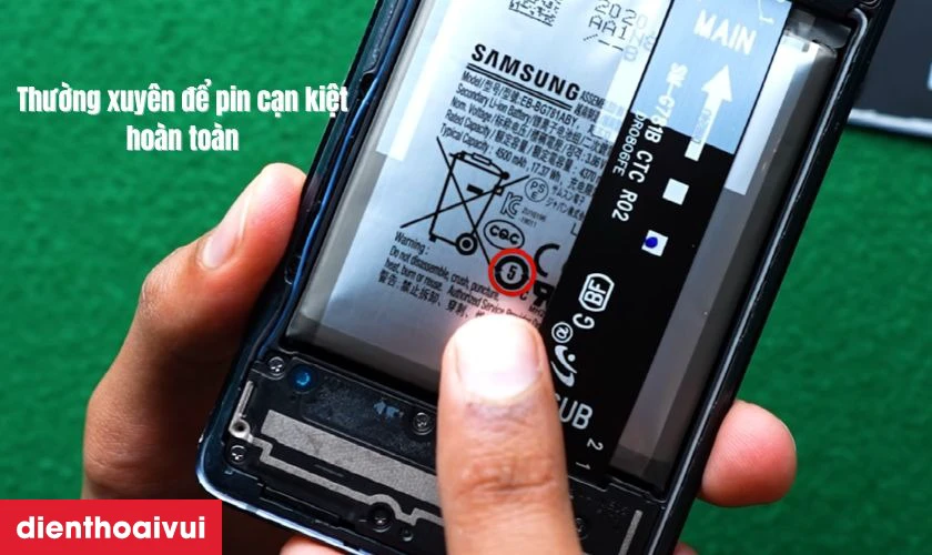 Nguy&ecirc;n nh&acirc;n khiến pin Samsung Galaxy Note 8 bị chai