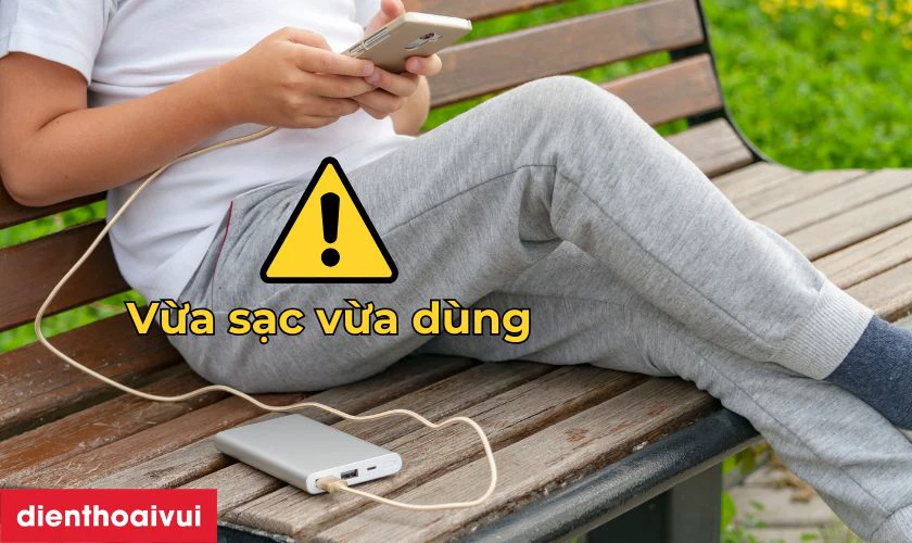 Vừa sạc vừa d&ugrave;ng dễ g&acirc;y hỏng pin