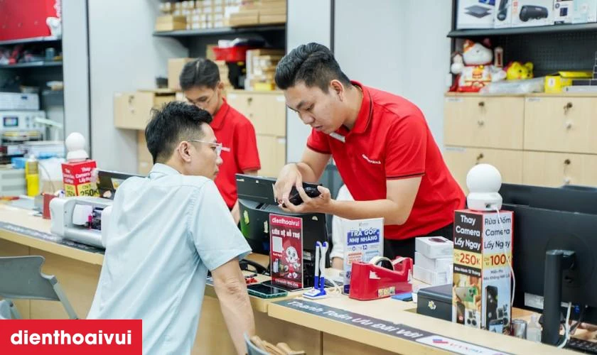 Thay pin Samsung Galaxy S7 Edge ở đ&acirc;u uy t&iacute;n