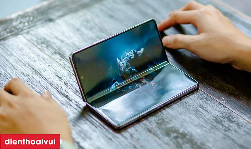 Th&oacute;i quen sạc v&agrave; sử dụng điện thoại