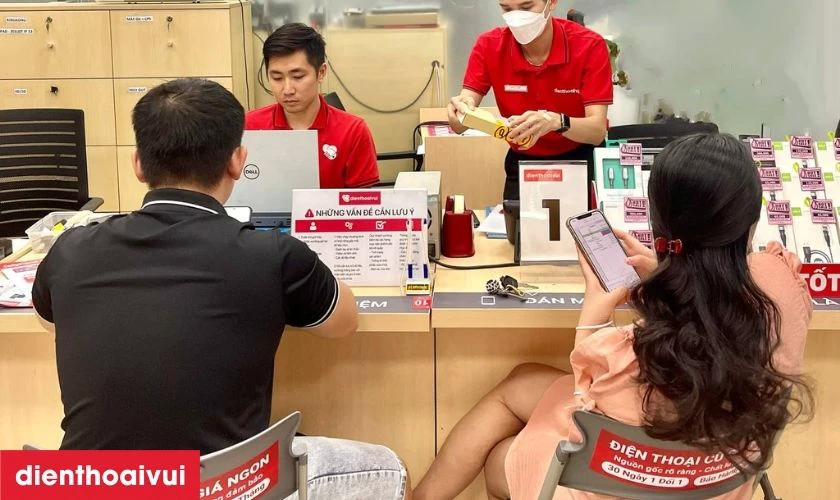 Quyền lợi khi lựa chọn thay pin cho điện thoại Samsung tại Điện Thoại Vui 