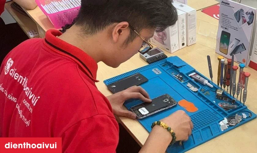 Thay pin Samsung tại Điện Thoại Vui huyện Củ Chi gi&aacute; bao nhi&ecirc;u?