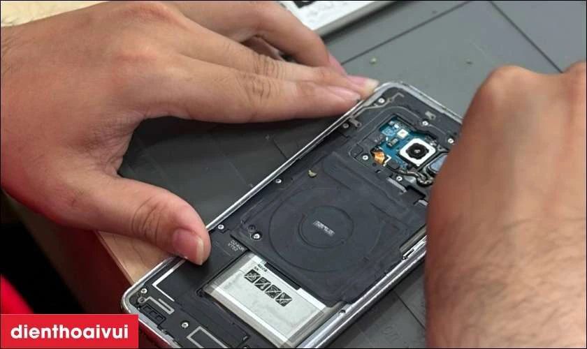 Chọn địa chỉ chuyên sửa chữa, thay pin Samsung uy tín