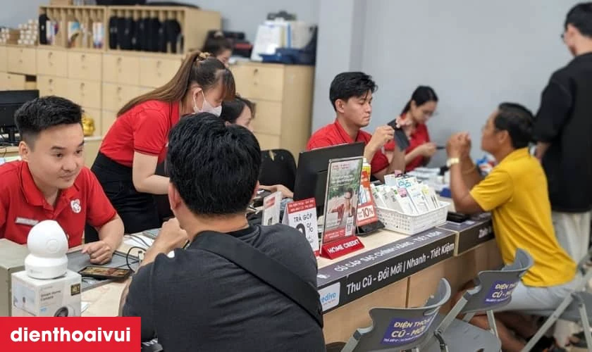 Dịch vụ thay pin Samsung J1 lấy liền tại Điện Thoại Vui