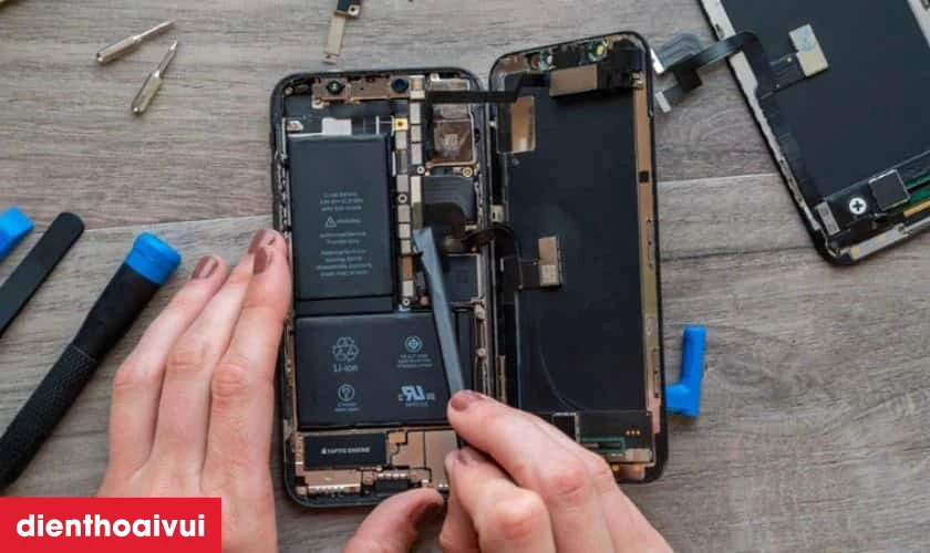 Thay pin tại Điện Thoại Vui