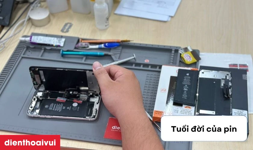 Dựa vào tuổi đời pin