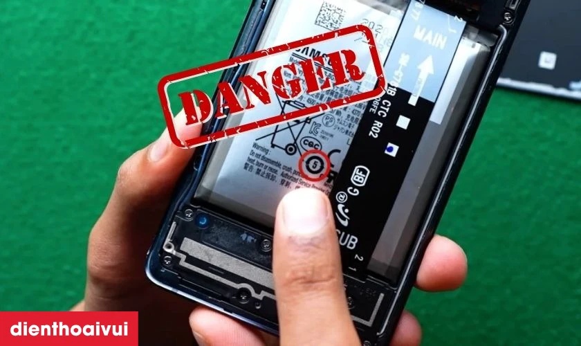 C&oacute; n&ecirc;n thay pin Samsung kh&ocirc;ng?