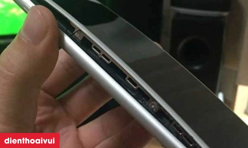 Mặt lưng Samsung M55 bị phồng l&ecirc;n