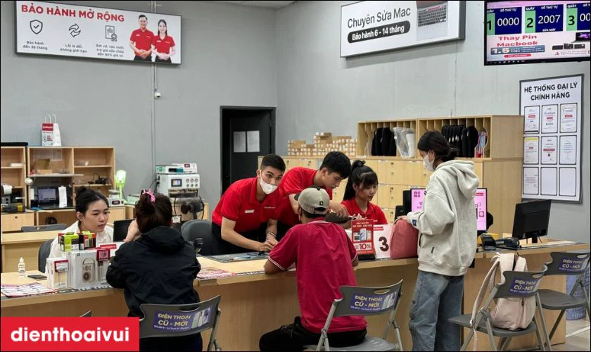 Quy tr&igrave;nh thay pin Samsung M62 chuy&ecirc;n nghiệp lấy liền tại Điện Thoại Vui