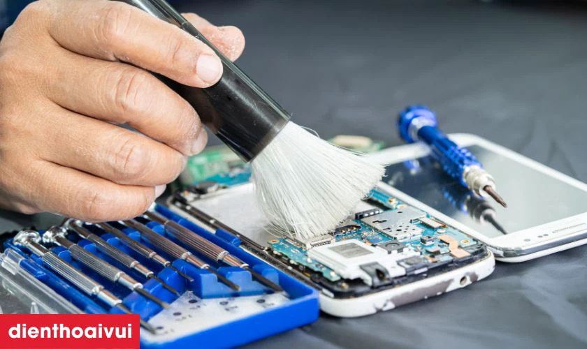 Dịch vụ thay pin Samsung Note 20 ch&iacute;nh h&atilde;ng Deji lấy liền tại Điện Thoại Vui