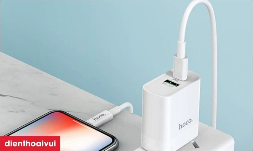 Sử dụng sạc kh&ocirc;ng r&otilde; nguồn gốc