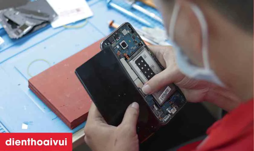 Kiểm tra v&agrave; ho&agrave;n thiện sau khi thay Pin