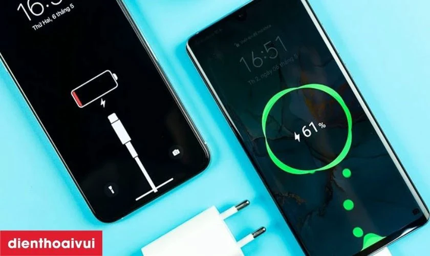 Theo d&otilde;i t&igrave;nh trạng sạc trước khi thay pin Samsung quận 2
