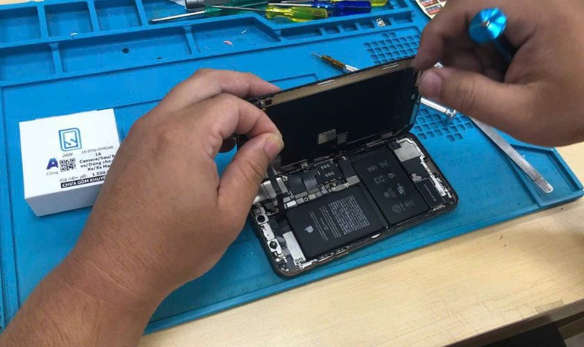 Pin mới được thay thế bởi đội ngũ kỹ thuật tay nghề cao