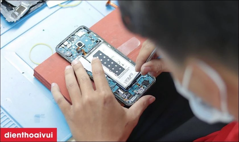 Quy tr&igrave;nh thay pin Samsung Z Series tại Điện Thoại Vui