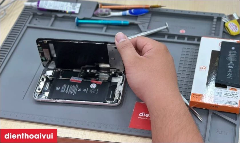 C&oacute; n&ecirc;n thay pin Samsung Z Series ch&iacute;nh h&atilde;ng kh&ocirc;ng?