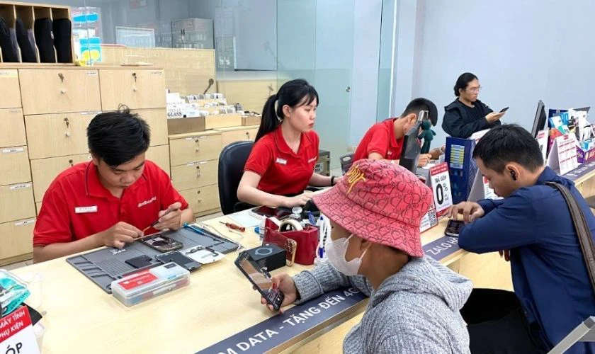 Tiêu chí lựa chọn địa chỉ thay pin Tecno Quận 10