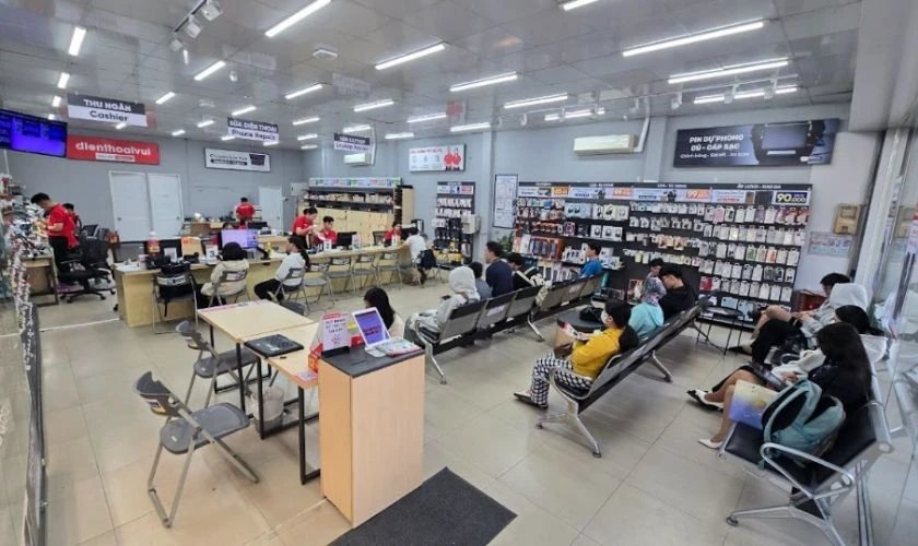 Yếu tố ảnh hưởng đến giá thay pin Tecno quận 6