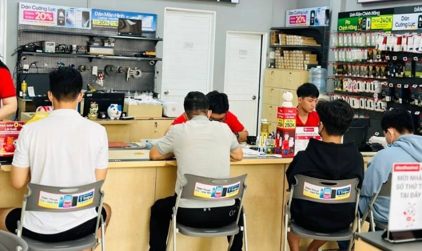 Tiêu chí lựa chọn địa chỉ thay pin Tecno quận Tân Phú