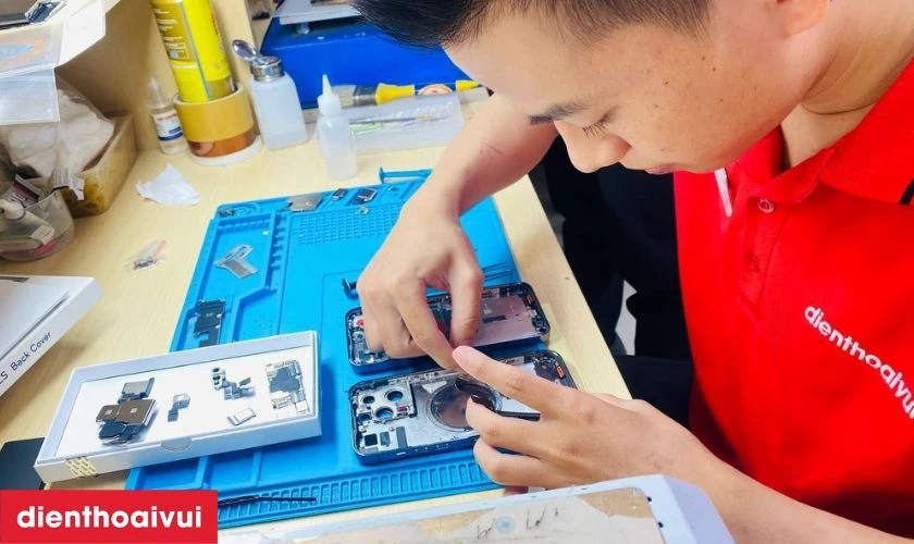 Quy tr&igrave;nh sửa chữa minh bạch, kh&aacute;ch c&oacute; thể quan s&aacute;t trực tiếp