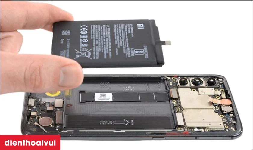 Quy tr&igrave;nh thay pin Vivo Y18 lấy liền