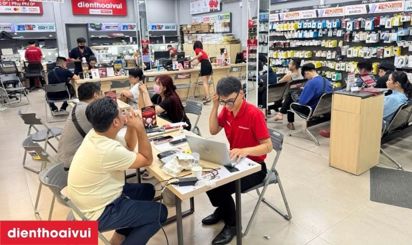 Thay pin Vivo Y72 5G ch&iacute;nh h&atilde;ng, gi&aacute; rẻ tại Điện Thoại Vui