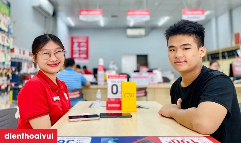 Dịch vụ thay pin Vsmart Live 4 gi&aacute; tốt tại Điện Thoại Vui