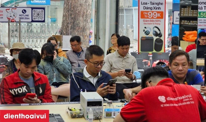 Dịch vụ thay pin Xiaomi Mi 10T ch&iacute;nh h&atilde;ng Deji lấy liền tại Điện Thoại Vui