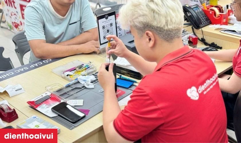 Quy trình thay pin Xiaomi Mi 12 lấy liền, uy tín tại Điện Thoại Vui?